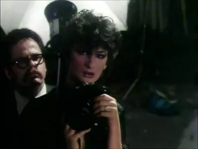 ટેટૂ કરેલી રેડહેડ કૂતરીએ તેણીને જે જોઈએ તે મળ્યું