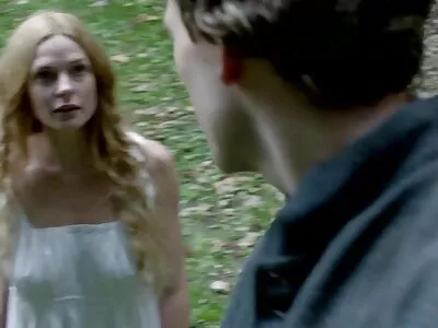 સ્લિમ blondie નાઓમી વુડ્સ વસવાટ કરો છો ખંડ માં banged