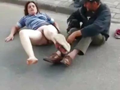 રેબેકા વોલ્પેટી પથારીમાં આશરે વાહિયાત થઈ જાય છે