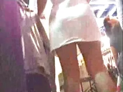 Busty શ્યામા તેના રૂમમેટ fucking છે