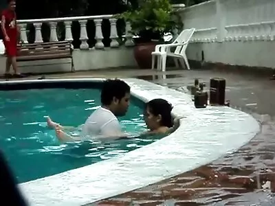 હેલી વિન્ટર્સ તેના પાડોશીને વાહિયાત કરવાનું પસંદ કરે છે