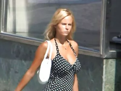 સ્લિમ બેબને લોકરરૂમમાં ચોરી મળી