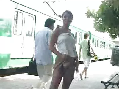 ગોળમટોળ મમ્મી નીના કાયે જુસ્સા અને વાસના સાથે બીબીસીની સેવા કરે છે