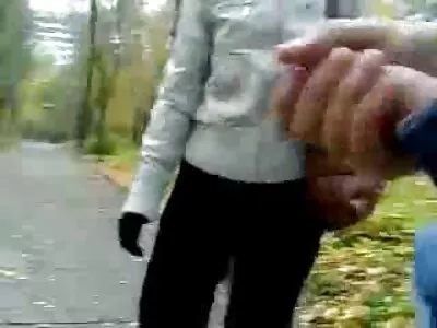 પેટિટ રેડહેડ તેના અન્ય સ્લિટમાં સ્લેમ્ડ