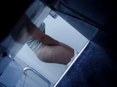 ડીપથ્રોટ ક્વીન ડેનીના વિશાળ લંડને ગોબ કરે છે