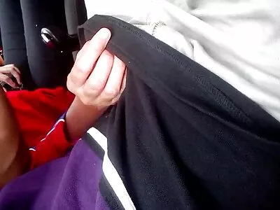 મોટી જાગ લેડીઝ એક ફેટ સલામી શેર કરી રહી છે