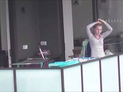 ટ્રિસ્ટન સમર્સ તેના મનપસંદ સેક્સ ટોય સાથે સૂતા પહેલા ગરમ થાય છે