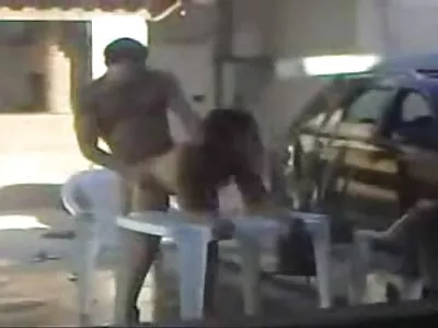 પે firmી સાથે સોનેરી ટોટી સવારી છે