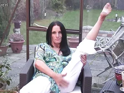 હીરા હમીંગ દ્રશ્ય પંપીંગ દ્રશ્યમાં વળે છે