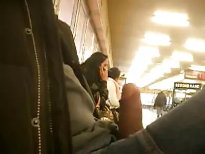 ડાર્ક એડલ્ટ સ્ટડ ક્લાઉડિયાસ મધપૂડો અજમાવી રહ્યો છે