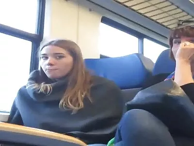 હોટ શ્યામા તેના કોલેજ મિત્રને અશ્લીલ કરે છે