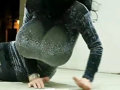 ઓફિસ સેક્સ મંજૂર કર્યા પછી ડેનિસ