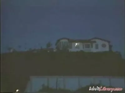 બસ્ટી સેક્રેટરીને ઘણીવાર માર મારવામાં આવે છે