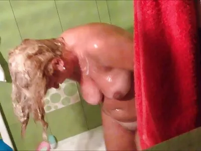 ખૂબસૂરત મહિલાઓ એકબીજાને સંતોષી રહી છે