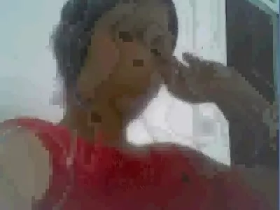 સોનેરી સ્ત્રી ગ્રુપ સેક્સ કરવાનું પસંદ કરે છે