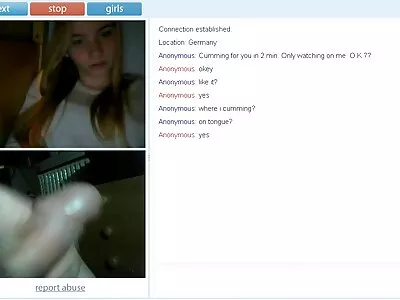 ખૂબસૂરત, નાનકડી સોનેરીને મોટા કાળા ડિકની જરૂર છે