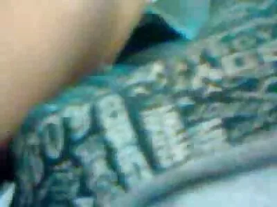 મોહક શ્યામા વેલેન્ટિના Nappi તેના tights માં છિદ્ર મારફતે shagged