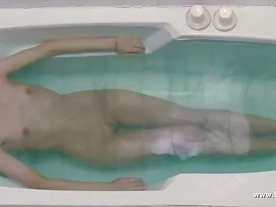 સોનેરી MILF Alura Jenson સાથે બીભત્સ મેળવવામાં