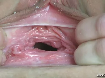 જુગી મોમ ઓન અ ફુટ બોલર્સ સલામી