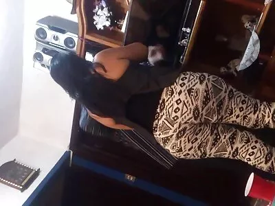 હોર્ની કોલેજની છોકરીઓ અભ્યાસ પર ધ્યાન આપી શકતી નથી