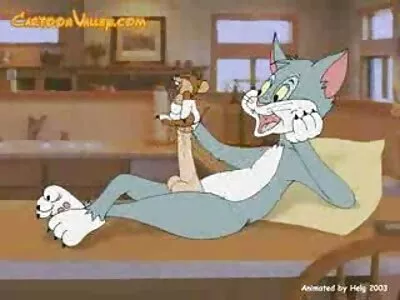 સોનેરી બચ્ચાને તેની ચૂત સારી રીતે ચાટી ગઈ