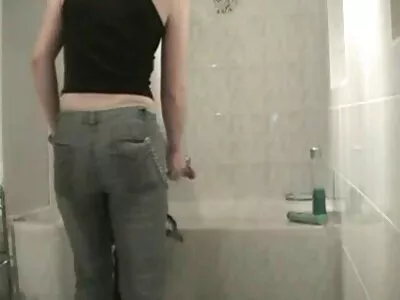 મેડિસન આઇવી જ્હોની રોડમાં વધુ રસ ધરાવે છે