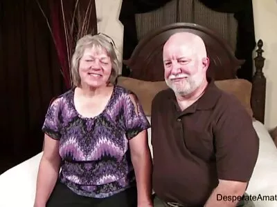 હોટ સોનેરી એક ઉદાર, કાળા વ્યક્તિને અશ્લીલ કરે છે