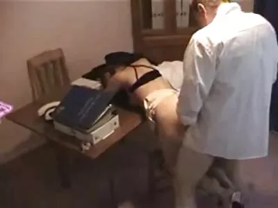 ટોટી પ્રેમાળ સોનેરી deepthroating છે