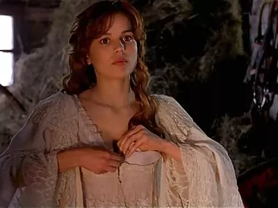 ક્રિસી લિન તેના પર્સનલ આસિસ્ટન્ટને વાહિયાત કરે છે