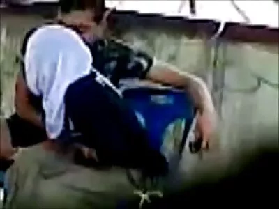 ફ્રીકી સોનેરી ચિક એનાલી મિકના ટોળાને ખાઈ જાય છે