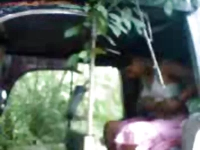 શ્યામા MILF રમકડું તેના ભેજ Pussylips વાહિયાત