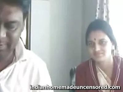 હોટ મીલ્ફ ઘણી વખત તેના મિત્રોને ચોદતી હોય છે