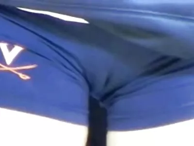 સેન્સ્યુઅલ યુવાન બેબ Aislin પથારીમાં તેની મીઠી pussy સાથે રમે છે