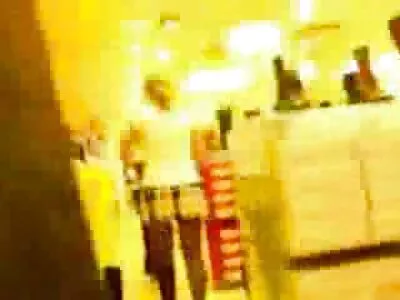 કામુક શ્યામા એક શિંગડા દંપતીને અશ્લીલ કરે છે