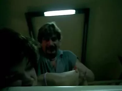 બૂબ્સી જ્વેલ જેડ રિપેર ગાયને ફસાવે છે