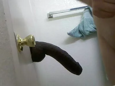 જેસી લી અને શીના રોઝ એકબીજાને ચાટતા હોય છે જેમ કે આવતીકાલ નથી