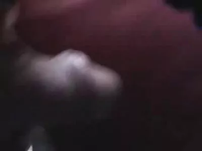 ફિશનેટ સ્ટોકિંગ્સમાં સજ્જ ડાયમંડ કિટ્ટીને સારું પાઉન્ડિંગ મળે છે