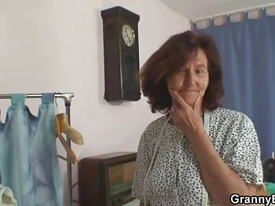 જુસ્સાદાર બેબ્સ એકબીજાને સંતોષી રહ્યા છે