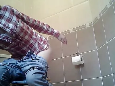 નાજુક સોનેરી વિશાળ ડિક પર સવારી કરવાનું પસંદ કરે છે