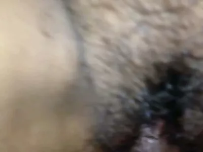 સીમસ્ટ્રેસ બાર્બી કેપોન કંઇક બીફી માપે છે