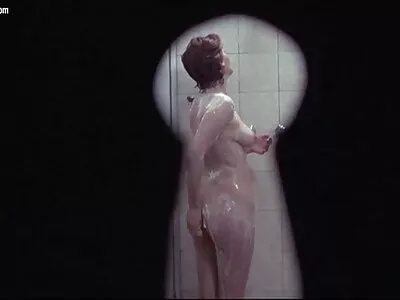 કાળી સ્ત્રી તેના પ્રેમીને સંતોષી રહી છે